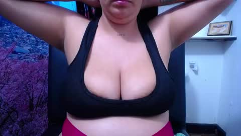 Snapshot of bigg_boobs_xxx chatting on March 9, 10:19 am Sunny online show from March 9, 10:19 am