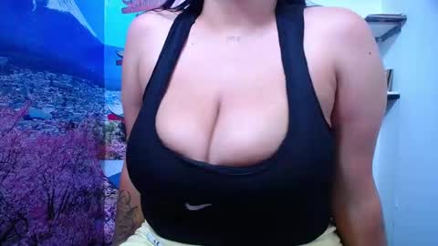 Snapshot of bigg_boobs_xxx chatting on March 10, 12:18 am Sunny online show from March 10, 12:18 am