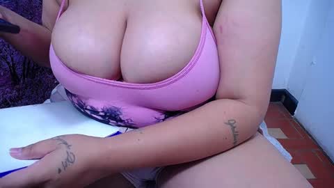 Snapshot of bigg_boobs_xxx chatting on September 18, 10:12 pm Sunny online show from September 18, 10:12 pm