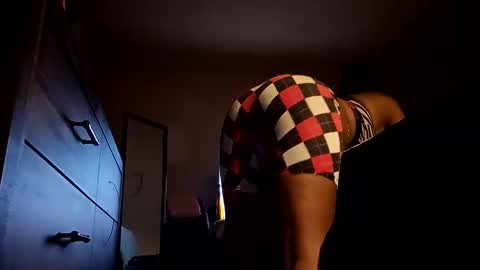 Snapshot of bigg_steppa87 chatting on November 12, 10:04 am bigg_steppa87 online show from November 12, 10:04 am