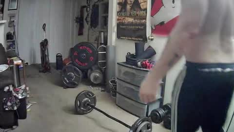 biggerisbetter21 online show from December 15, 8:52 am