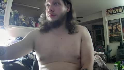 biggerisbetter21 online show from December 16, 5:49 am