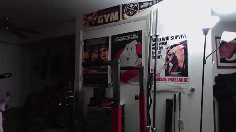 biggerisbetter21 online show from October 18, 8:15 am