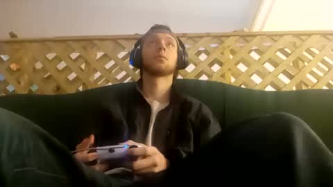 Snapshot of biggestboiiii chatting on March 7, 8:11 pm biggestboiiii online show from March 7, 8:11 pm