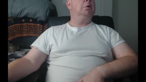 Snapshot of bighorn1981 chatting on May 27, 1:52 pm bighorn1981 online show from May 27, 1:52 pm