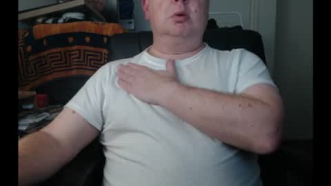 Snapshot of bighorn1981 chatting on July 26, 2:13 pm bighorn1981 online show from July 26, 2:13 pm