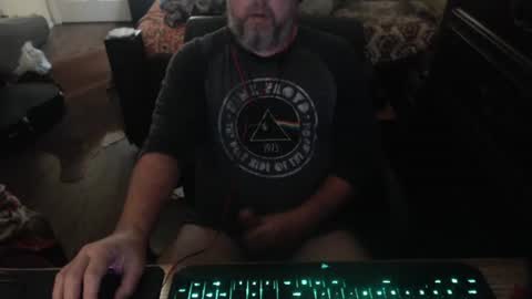 Snapshot of bighugmugg chatting on October 31, 11:44 am bighugmugg online show from October 31, 11:44 am