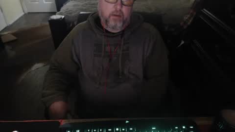 bighugmugg online show from April 30, 11:16 am