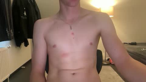 Snapshot of bigleor chatting on February 22, 3:10 pm bigleor online show from February 22, 3:10 pm