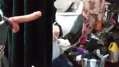 Snapshot of bigmanaround9 chatting on November 10, 10:25 am bigmanaround9 online show from November 10, 10:25 am