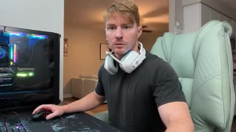 Snapshot of bigmcr1 chatting on October 14, 2:34 am Nick Barker online show from October 14, 2:34 am