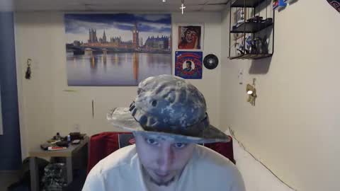 Snapshot of bigmike5702 chatting on October 21, 3:13 pm casper617 online show from October 21, 3:13 pm