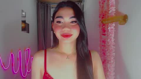 kiaaannaaaa online show from May 11, 12:38 am