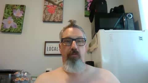 Snapshot of bignhard69_ chatting on October 1, 4:46 pm Bignhard696 online show from October 1, 4:46 pm