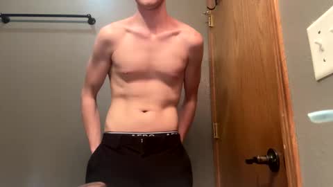 Snapshot of bigskinnyboyshh chatting on December 31, 5:22 am bigskinnyboyshh online show from December 31, 5:22 am