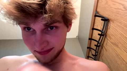 Snapshot of bigskinnyboyshh chatting on January 6, 9:41 am bigskinnyboyshh online show from January 6, 9:41 am