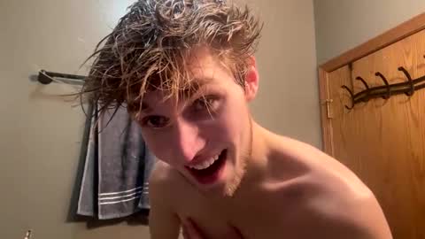 Snapshot of bigskinnyboyshh chatting on January 18, 9:45 pm bigskinnyboyshh online show from January 18, 9:45 pm