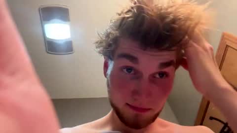 Snapshot of bigskinnyboyshh chatting on February 16, 5:37 am bigskinnyboyshh online show from February 16, 5:37 am