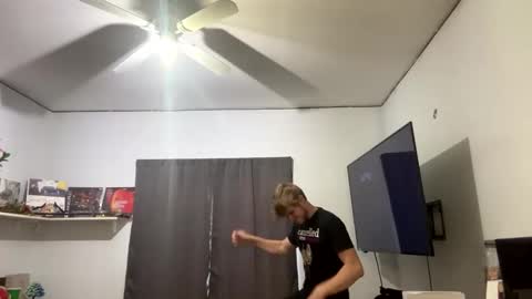 Snapshot of bigskinnyboyshh chatting on September 27, 10:26 pm bigskinnyboyshh online show from September 27, 10:26 pm