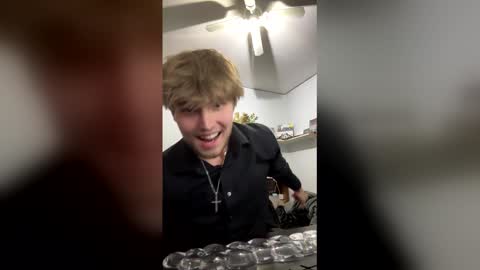 bigskinnyboyshh online show from December 13, 9:42 pm