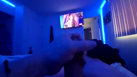 Snapshot of bigsmilekyle chatting on February 16, 8:33 pm bigsmilekyle online show from February 16, 8:33 pm