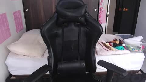 laura online show from December 13, 6:05 pm