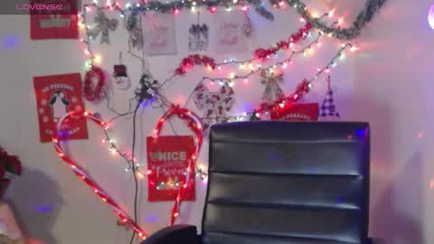 Snapshot of bigthickgirl35 chatting on December 31, 4:16 am Mahogany online show from December 31, 4:16 am