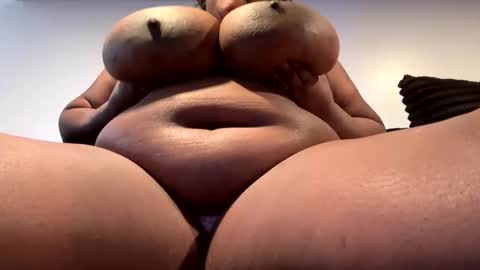 Snapshot of bigtiddygalore chatting on April 28, 3:06 pm bigtiddygalore online show from April 28, 3:06 pm