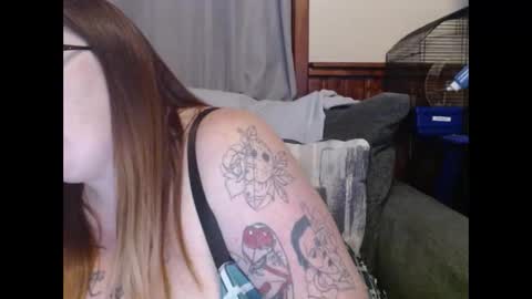 Snapshot of bigtitsgirl9991 chatting on October 28, 3:54 am Kim online show from October 28, 3:54 am