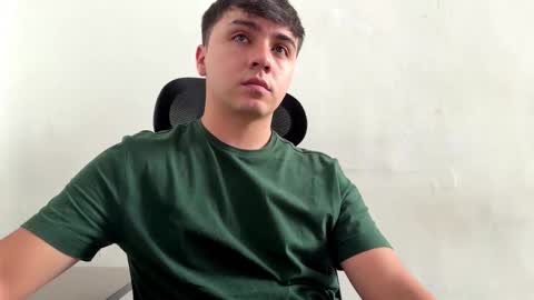 Snapshot of bigusdaddy chatting on December 14, 2:33 pm Aron Cooper online show from December 14, 2:33 pm