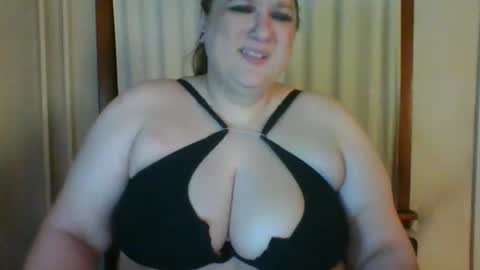 Snapshot of bigwheeliestyle chatting on October 7, 3:25 am Lady of the WHEEL online show from October 7, 3:25 am