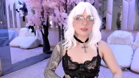 Snapshot of biizzy_noar chatting on November 4, 1:43 pm Biizzy online show from November 4, 1:43 pm