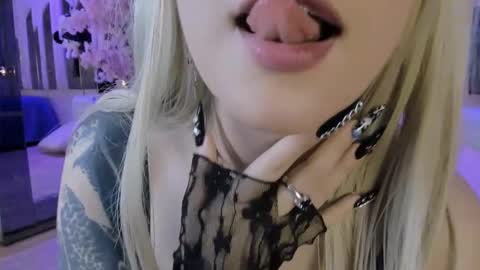 Snapshot of biizzy_noar chatting on November 11, 6:13 am Biizzy online show from November 11, 6:13 am