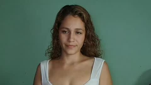 Snapshot of biki_sensual chatting on August 3, 1:48 am hi soy natural girl biki online show from August 3, 1:48 am