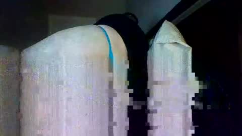 Snapshot of bikinkysloot chatting on January 18, 9:45 am KinkyBiSlut online show from January 18, 9:45 am