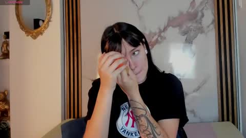 bilie__eilish online show from April 21, 11:38 am