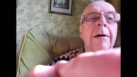 Snapshot of bill_25061 chatting on December 2, 5:26 pm bill_25061 online show from December 2, 5:26 pm