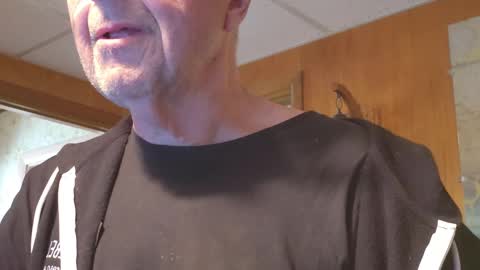 Snapshot of bill_25061 chatting on October 22, 6:40 pm bill_25061 online show from October 22, 6:40 pm