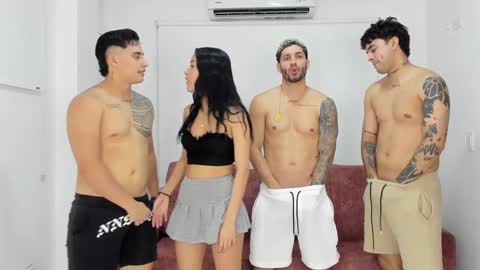 Snapshot of billieee07 chatting on December 13, 9:46 am Abbie 18 years - Joe 18 years - Rose 18 years - Cristopher 20 years online show from December 13, 9:46 am