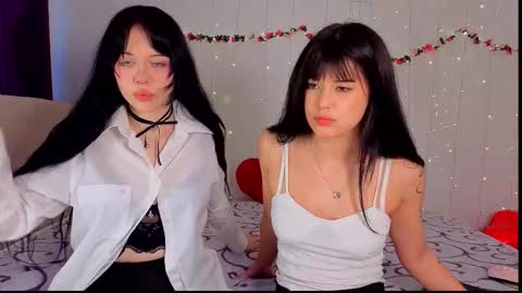 Snapshot of billiemilash chatting on March 22, 6:50 am We are Luna and Layla. We are 20 Welcome to our room online show from March 22, 6:50 am