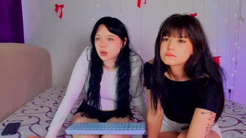 Snapshot of billiemilash chatting on March 26, 6:30 am We are Luna and Layla. We are 20 Welcome to our room online show from March 26, 6:30 am