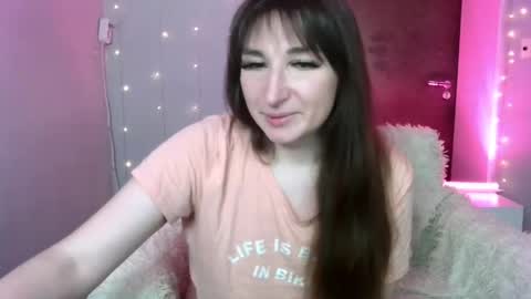 Snapshot of birdie_kiss chatting on May 26, 9:00 pm birdie_kiss online show from May 26, 9:00 pm