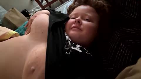 Snapshot of birdobihhh chatting on October 30, 2:18 pm birdobihhh online show from October 30, 2:18 pm