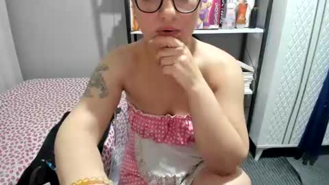 bisex woman online show from July 24, 8:29 pm