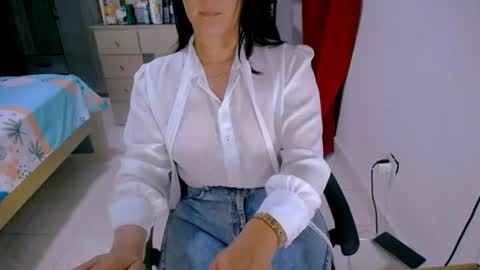 Snapshot of bittermomxxx chatting on June 24, 4:50 pm bittermomxxx online show from June 24, 4:50 pm