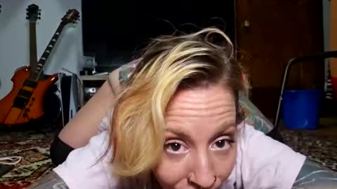 bizzybambino online show from November 29, 3:31 am