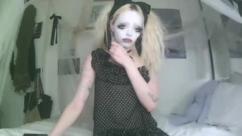vampire fang  online show from October 2, 7:10 pm