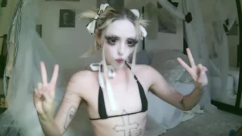 vampire fang  online show from April 22, 4:52 pm