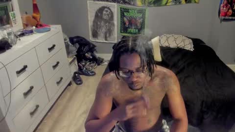 Plant Base Streamers From Pennsylvania online show from December 13, 11:10 pm