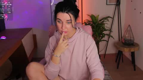 Snapshot of black___barbie chatting on October 9, 8:12 am Black Barbie online show from October 9, 8:12 am